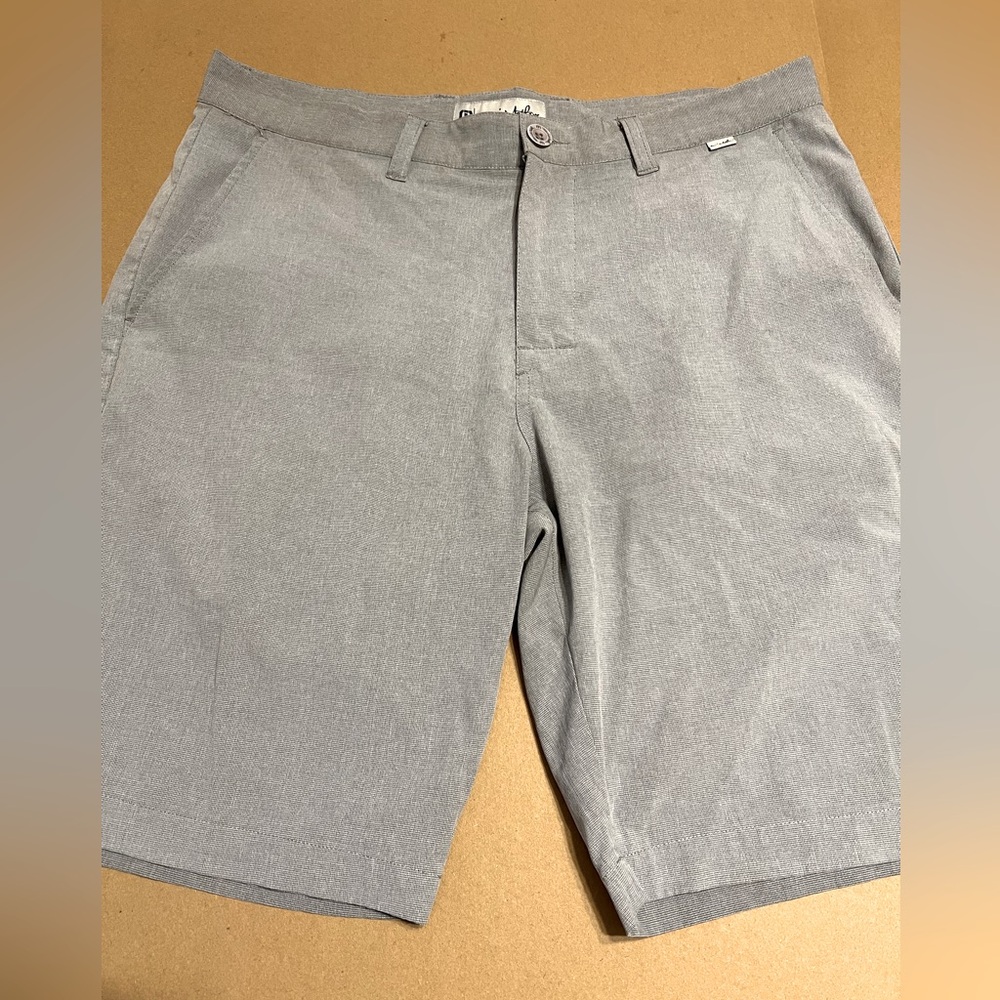 Travis Mathew Mens Gray Performance Golf Stretch Flat Front Chino shorts